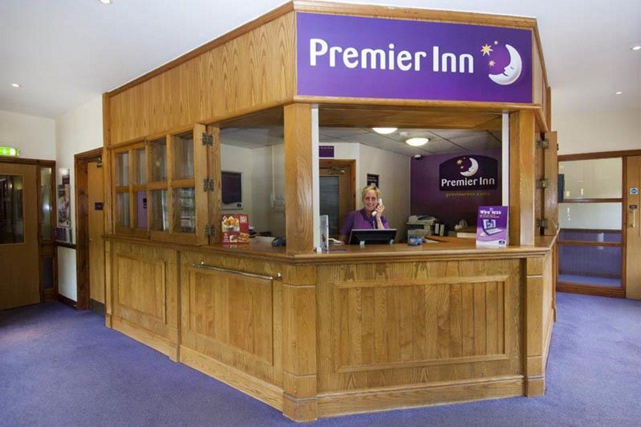 Premier Inn Milton Keynes South West Exterior foto